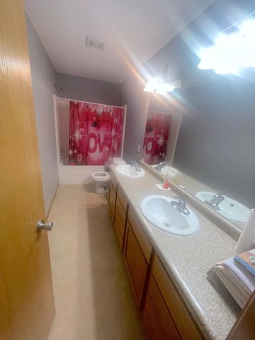 36 Winnipeg Avenue, Saint Paul, MN 55117