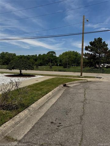 13585 Rockdale Street, Detroit, MI 48223
