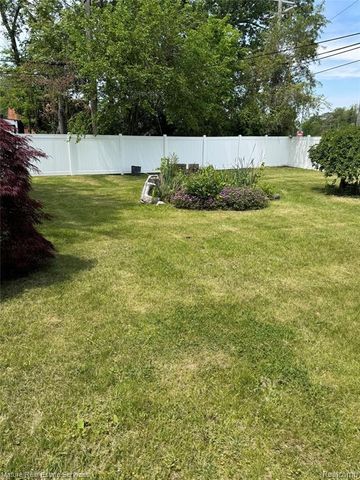 13585 Rockdale Street, Detroit, MI 48223