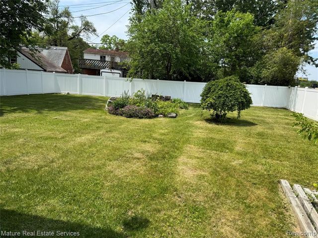 13585 Rockdale Street, Detroit, MI 48223