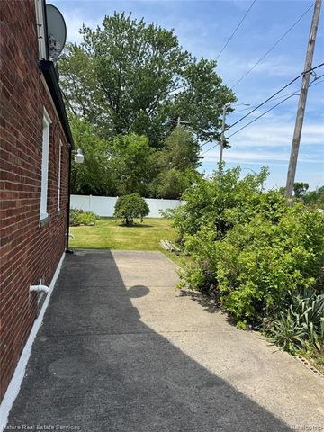13585 Rockdale Street, Detroit, MI 48223