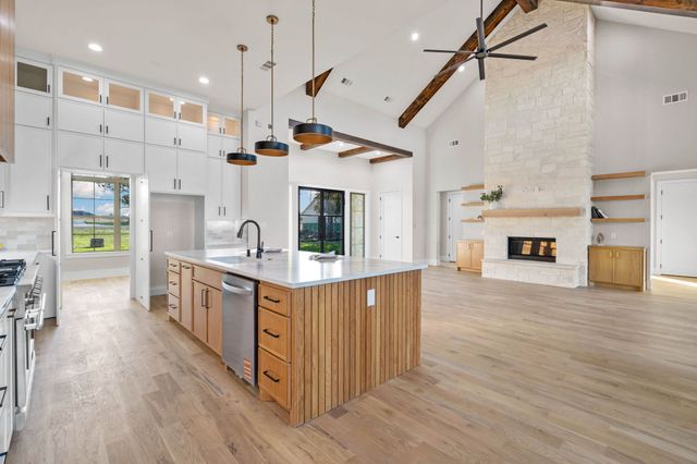 559 Aermotor Loop, Weatherford, TX 76085