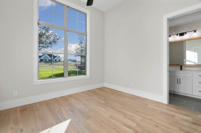 559 Aermotor Loop, Weatherford, TX 76085