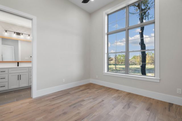 559 Aermotor Loop, Weatherford, TX 76085