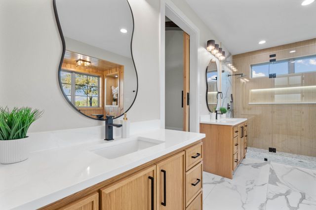 559 Aermotor Loop, Weatherford, TX 76085