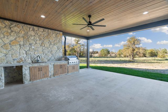 559 Aermotor Loop, Weatherford, TX 76085