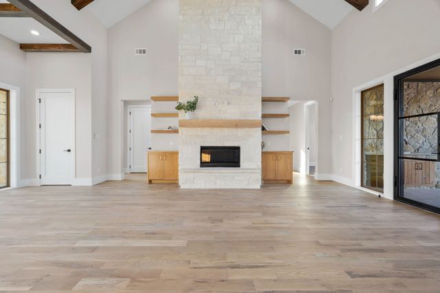 559 Aermotor Loop, Weatherford, TX 76085