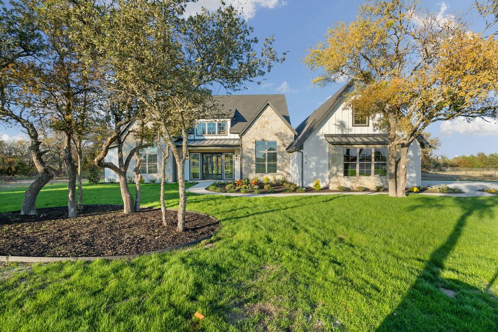 559 Aermotor Loop, Weatherford, TX 76085