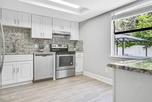 7018 HOLIDAY HILL Court, Jacksonville, FL 32216