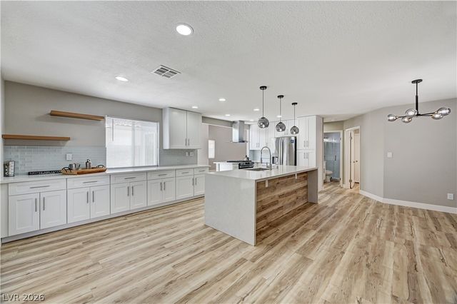2720 Kennington Circle, Las Vegas, NV 89117