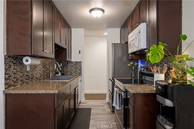 1723 Cedar 103, Long Beach, CA 90813