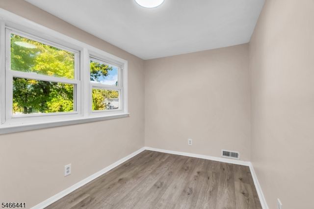 41 Heather Ln, Roselle Boro, NJ 07203