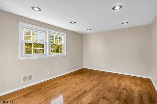41 Heather Ln, Roselle Boro, NJ 07203
