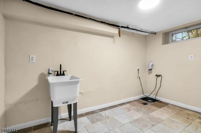 41 Heather Ln, Roselle Boro, NJ 07203