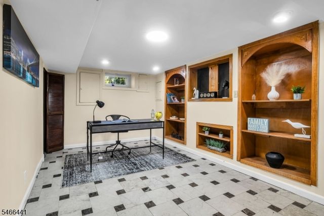 41 Heather Ln, Roselle Boro, NJ 07203