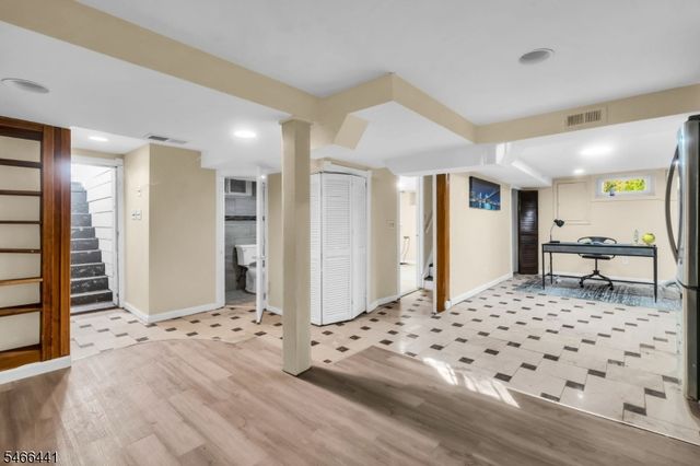 41 Heather Ln, Roselle Boro, NJ 07203