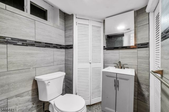 41 Heather Ln, Roselle Boro, NJ 07203