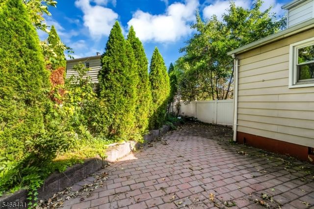 41 Heather Ln, Roselle Boro, NJ 07203