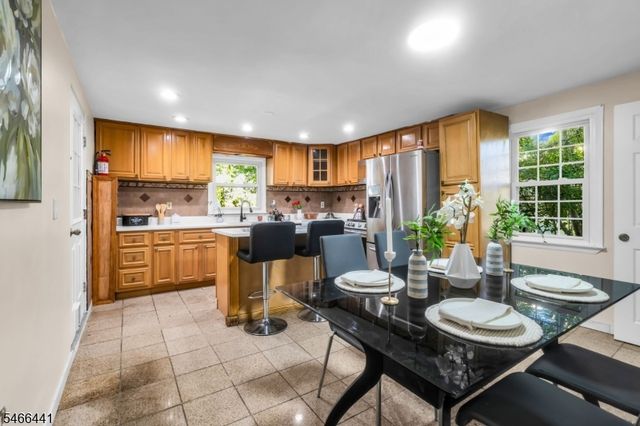 41 Heather Ln, Roselle Boro, NJ 07203