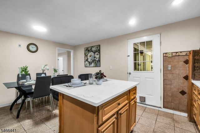 41 Heather Ln, Roselle Boro, NJ 07203