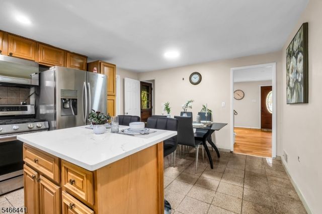 41 Heather Ln, Roselle Boro, NJ 07203