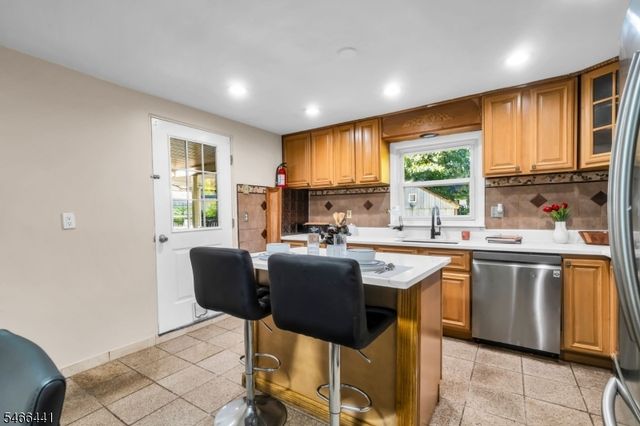 41 Heather Ln, Roselle Boro, NJ 07203