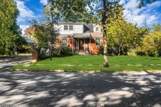 41 Heather Ln, Roselle Boro, NJ 07203