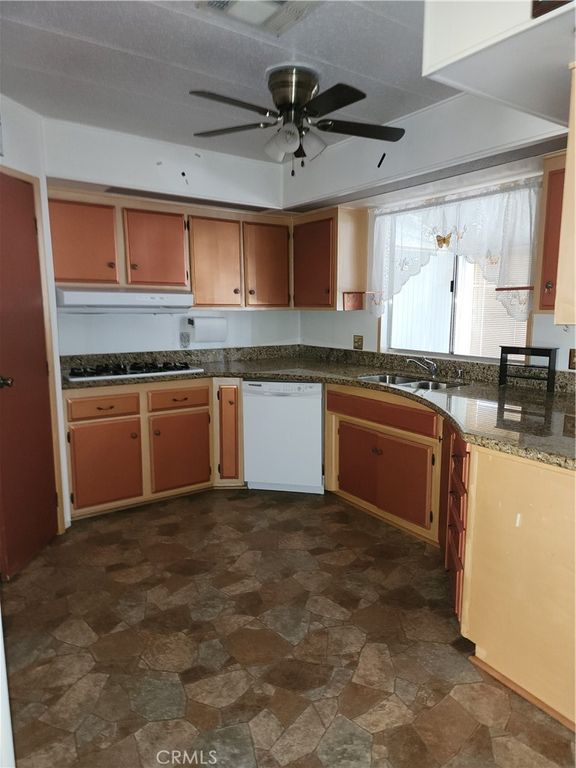 Image 15 of property listing at 13393 Mariposa 181, Victorville, CA 92395