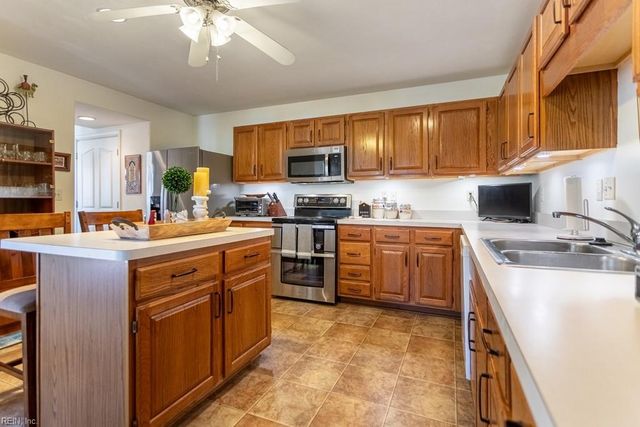 142 Waters Edge DR, Williamsburg, VA 23188