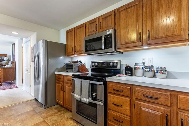 142 Waters Edge DR, Williamsburg, VA 23188