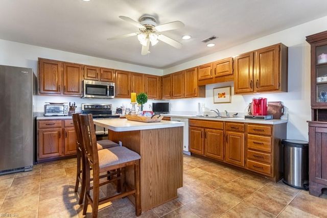 142 Waters Edge DR, Williamsburg, VA 23188