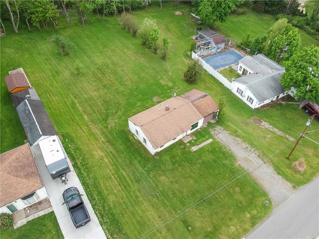 121 Sunflower Rd, Center Twp, PA 16001