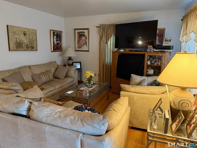 93 Ridgewood Avenue, Stamford, CT 06907