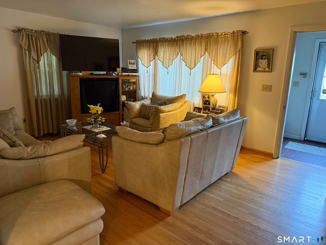 93 Ridgewood Avenue, Stamford, CT 06907