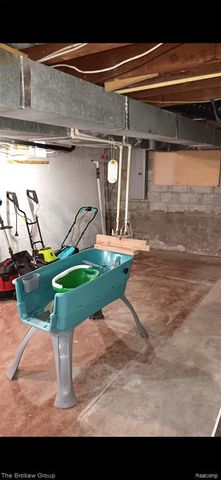 5916 Susan Street, Flint, MI 48505