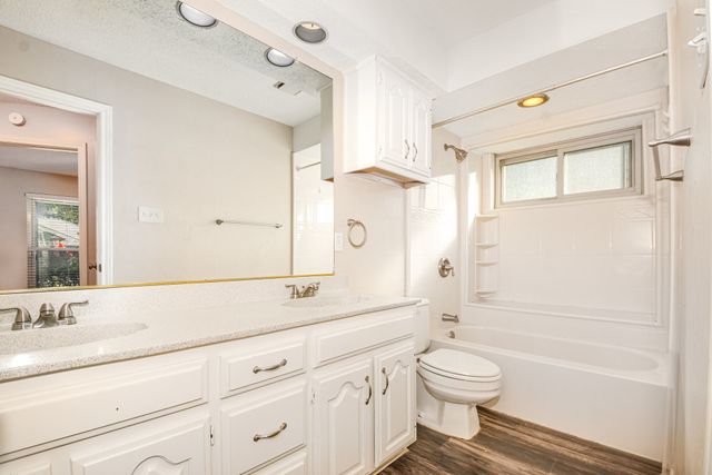 2015 Robin Hill Lane, Carrollton, TX 75007