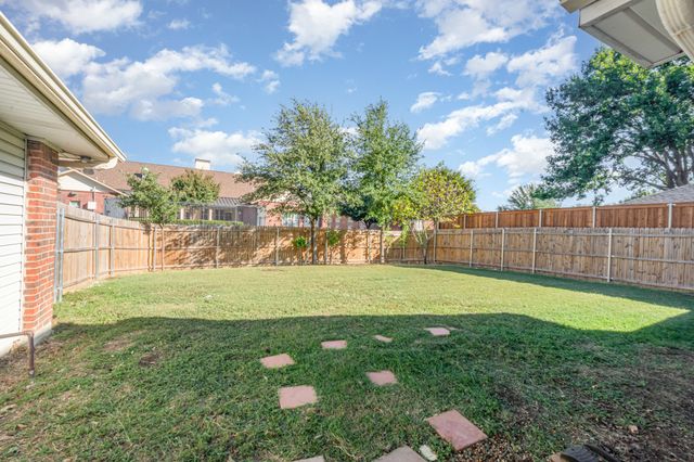 2015 Robin Hill Lane, Carrollton, TX 75007
