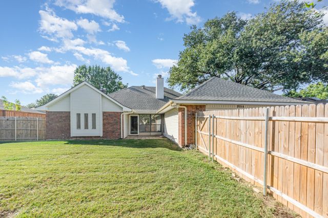 2015 Robin Hill Lane, Carrollton, TX 75007