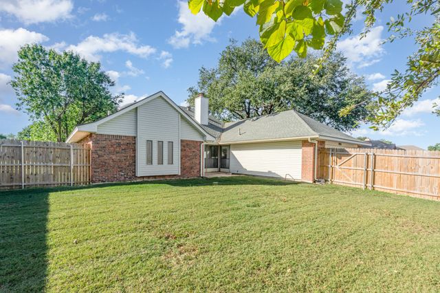 2015 Robin Hill Lane, Carrollton, TX 75007