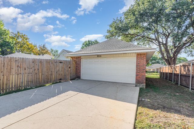 2015 Robin Hill Lane, Carrollton, TX 75007