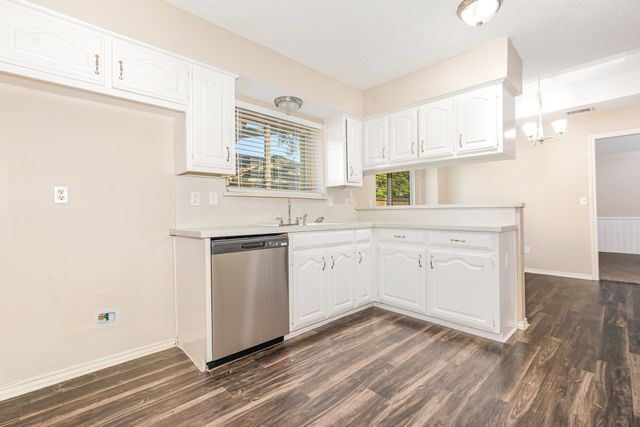 2015 Robin Hill Lane, Carrollton, TX 75007