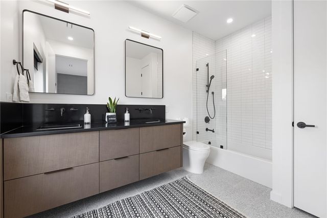 821 SE H Street, Bentonville, AR 72712