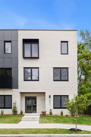821 SE H Street, Bentonville, AR 72712