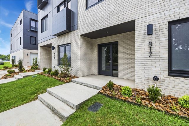 821 SE H Street, Bentonville, AR 72712