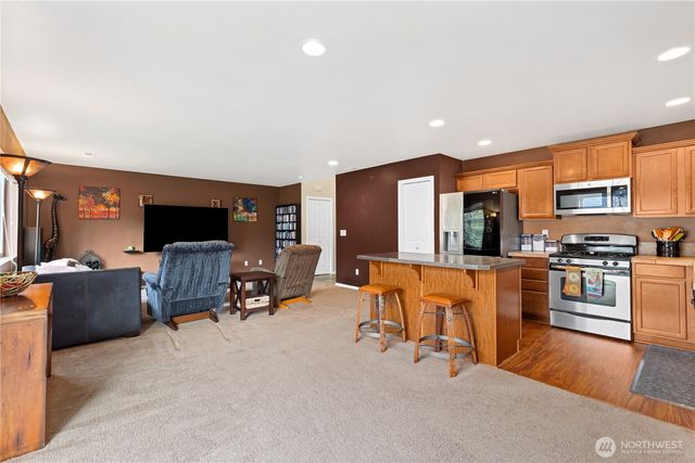 26127 242nd Avenue SE, Maple Valley, WA 98038