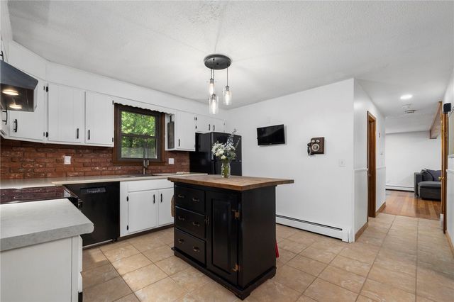 7 Spruce Ridge Drive, Glocester, RI 02814
