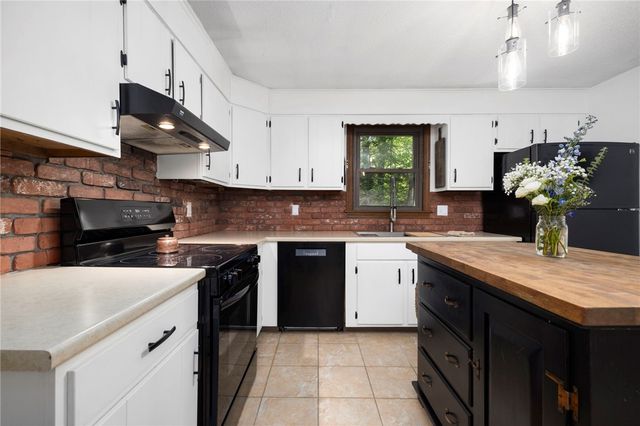 7 Spruce Ridge Drive, Glocester, RI 02814