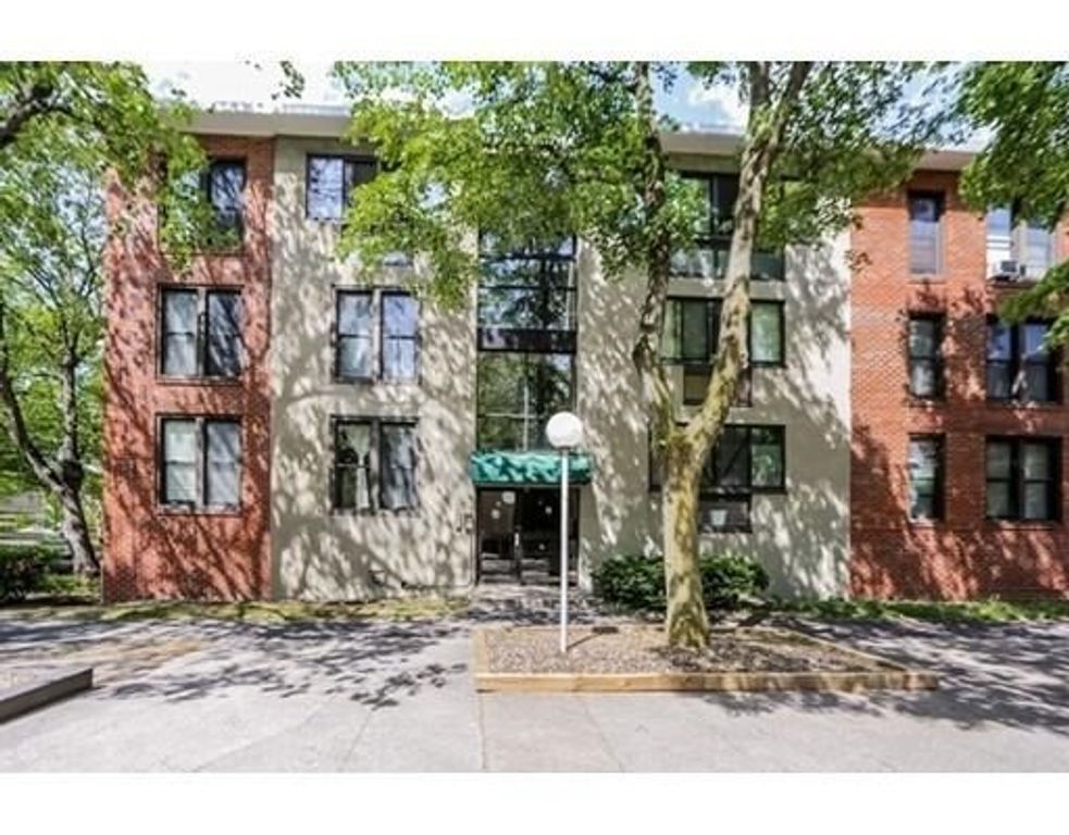 6 Juniper St. 14, Brookline, MA 02445