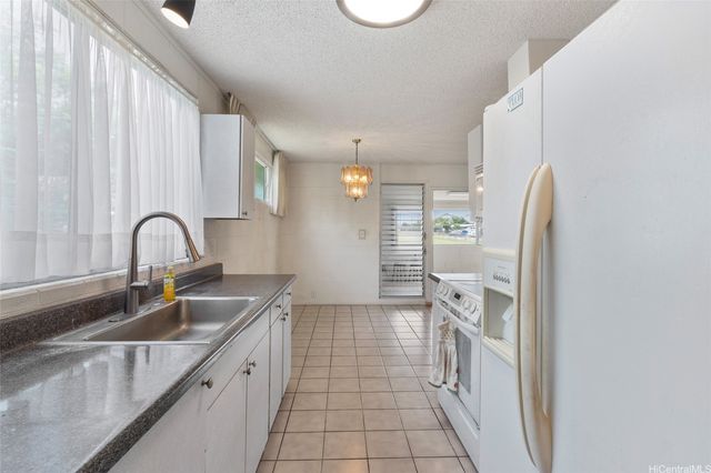 7203 Kipu Place, Honolulu, HI 96825