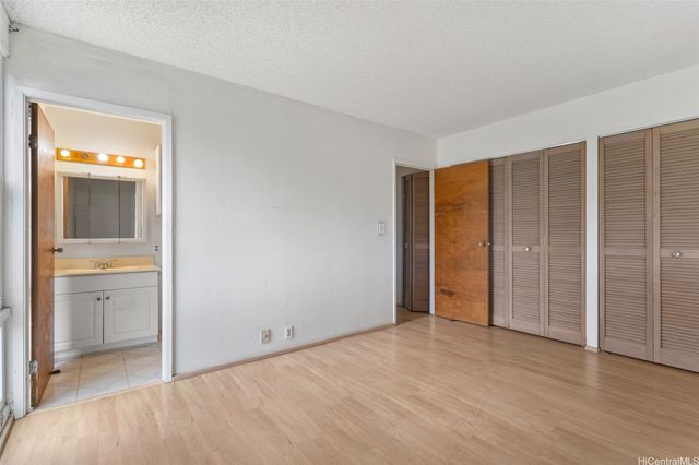 7203 Kipu Place, Honolulu, HI 96825